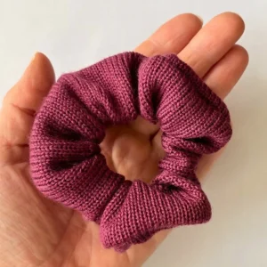 Strick Scrunchie Dark Berry Merinowolle - handgefertigt in Berlin | Freiberg