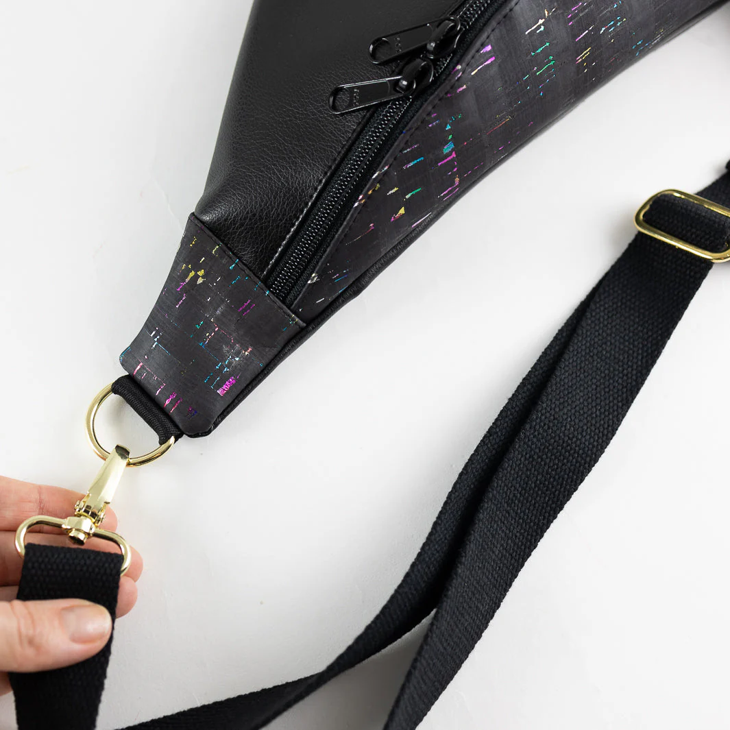 Bauchtasche Rainbow Kork Schwarz Size L - vegan und handgefertigt in Berlin | NOAS – Bild 8
